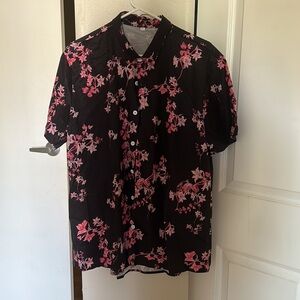 New Floral Men’s Button Down Shirt (Fits like L)